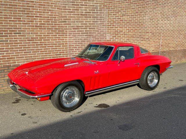 1965 Chevrolet CORVETTE - 7