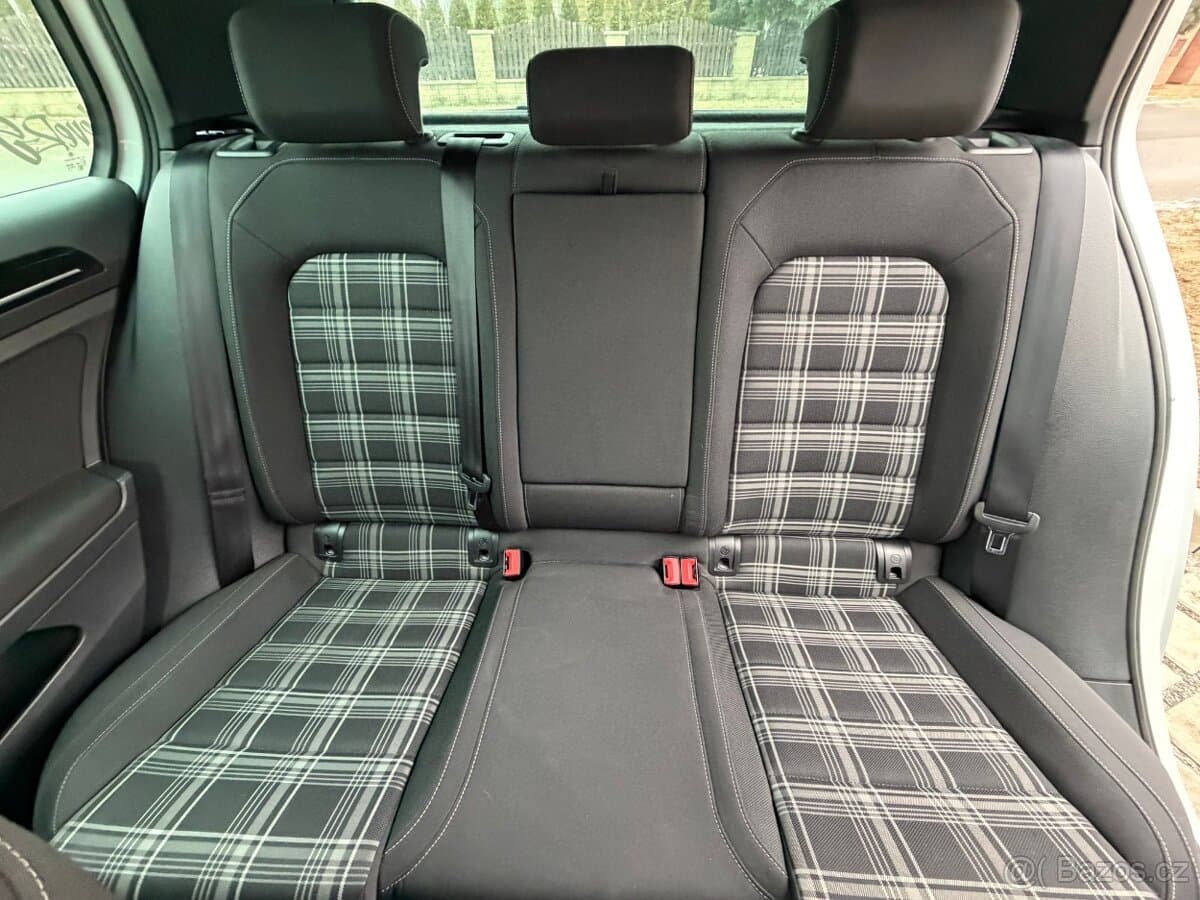 2016 Volkswagen Golf - 13