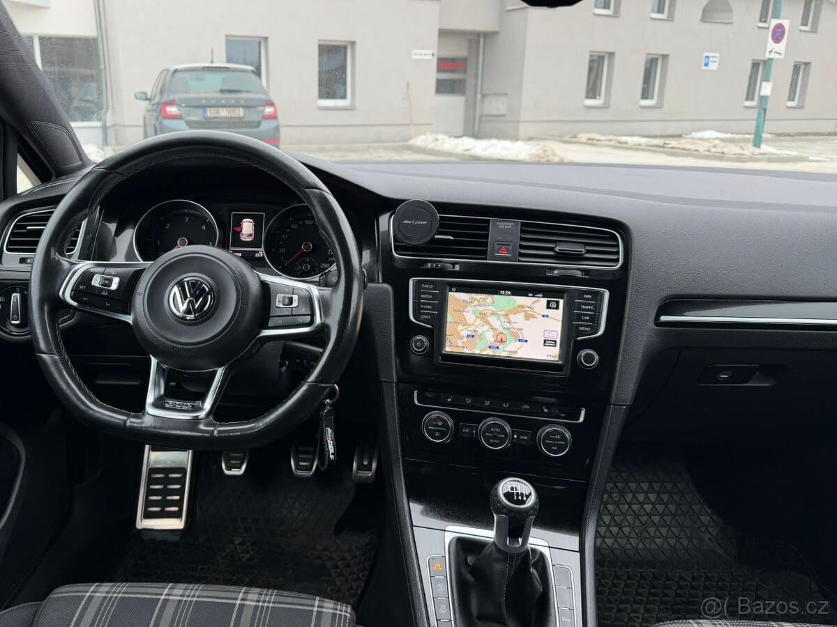 2016 Volkswagen Golf - 9