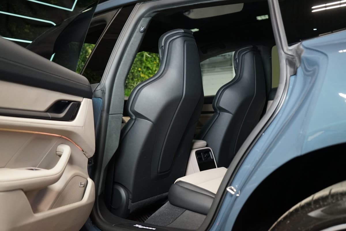 2025 Porsche Taycan - 17