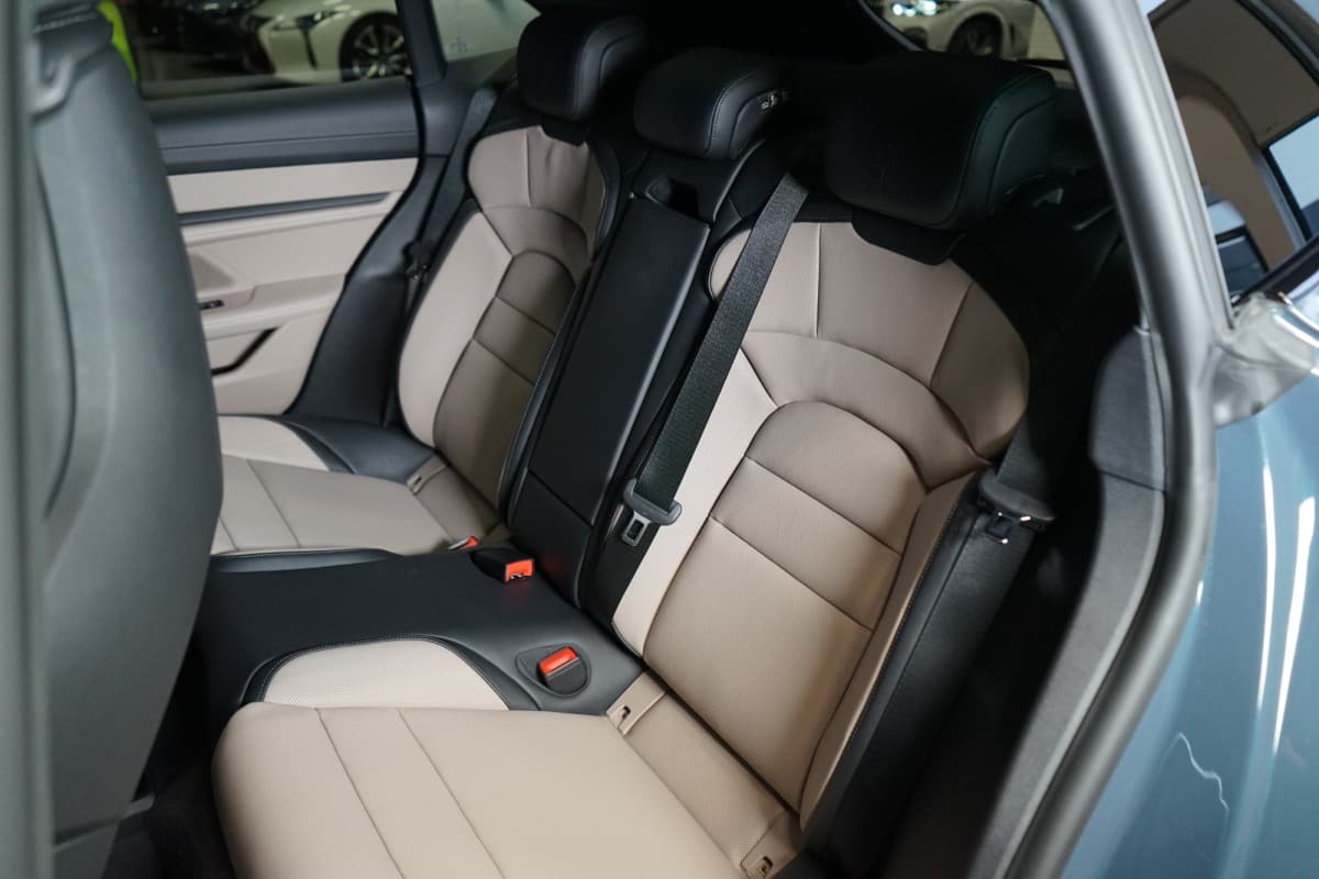 2025 Porsche Taycan - 18