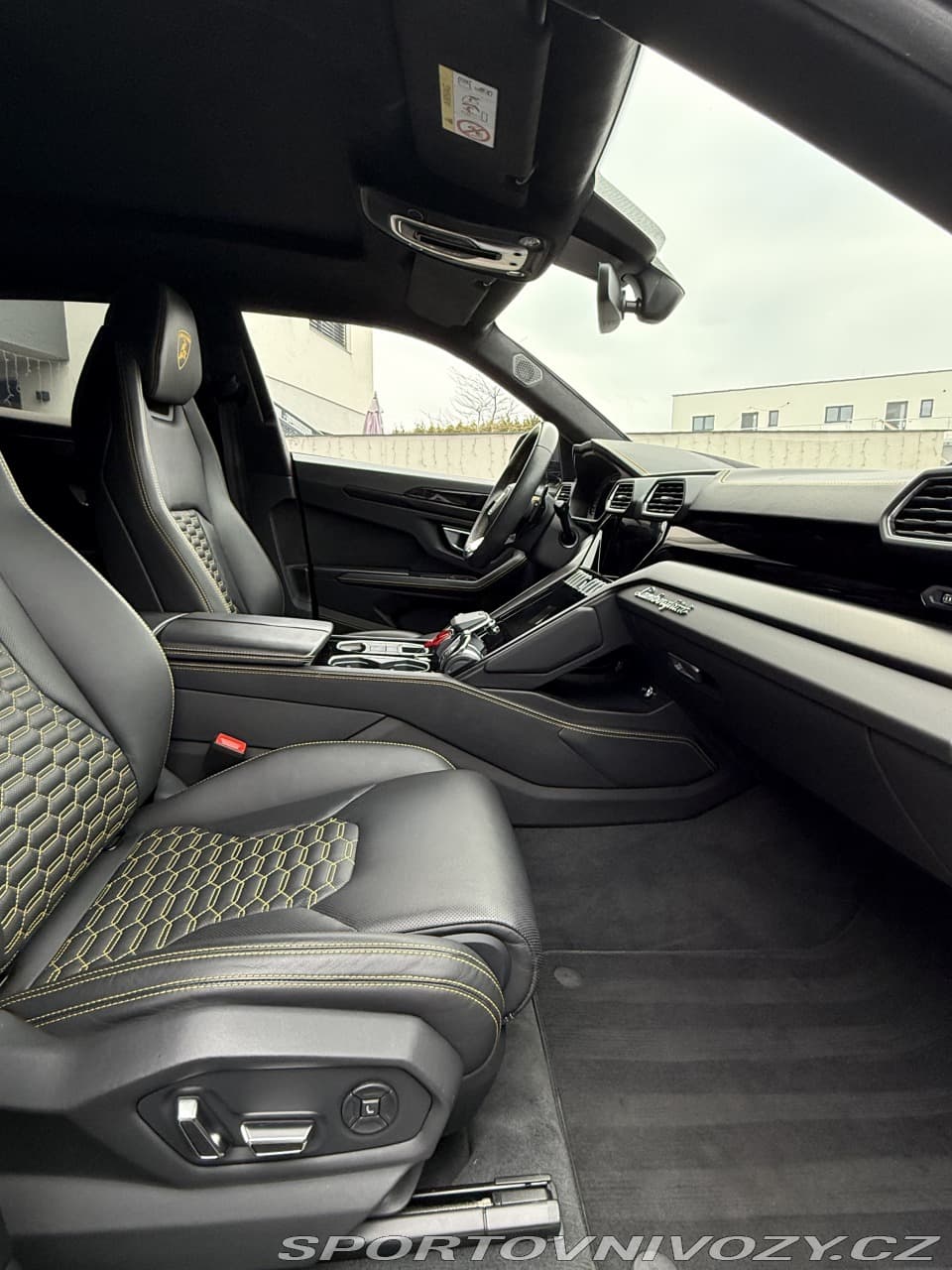 2022 Lamborghini URUS - 11