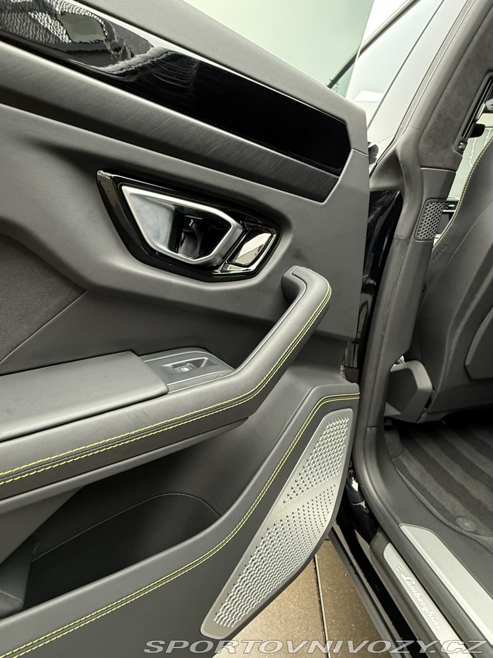 2022 Lamborghini URUS - 14