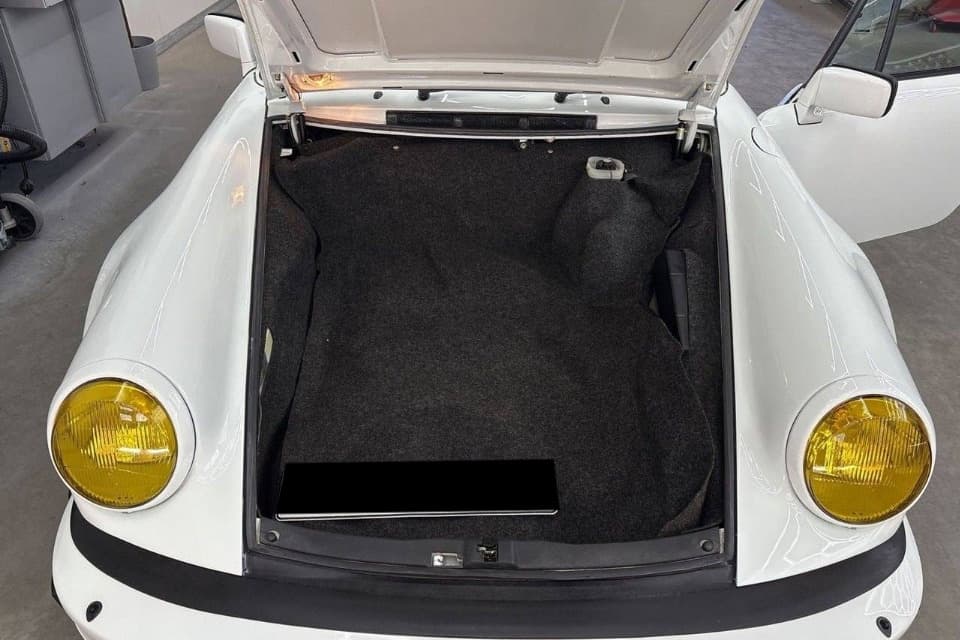 1985 Porsche 911 - 12