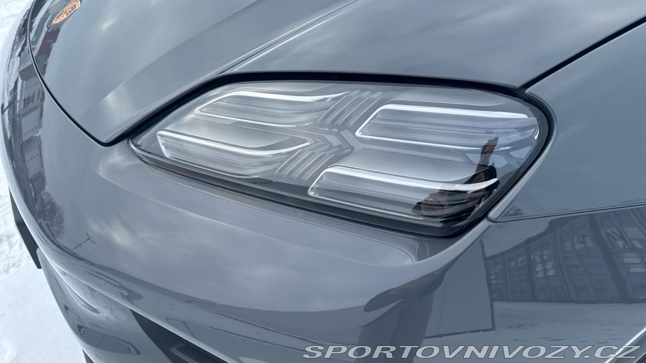 2025 Porsche Macan - 13