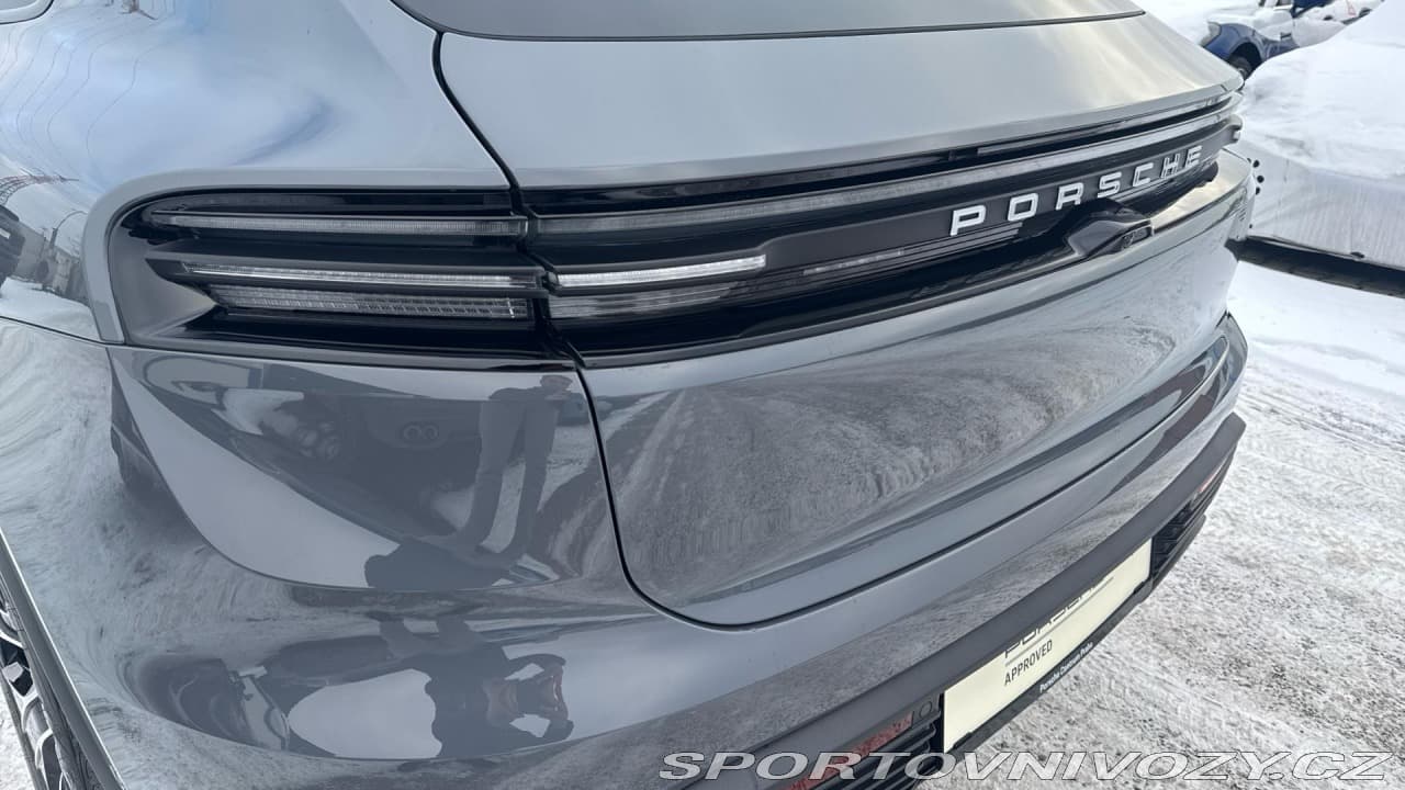 2025 Porsche Macan - 14