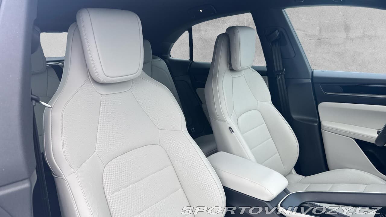 2025 Porsche Macan - 17