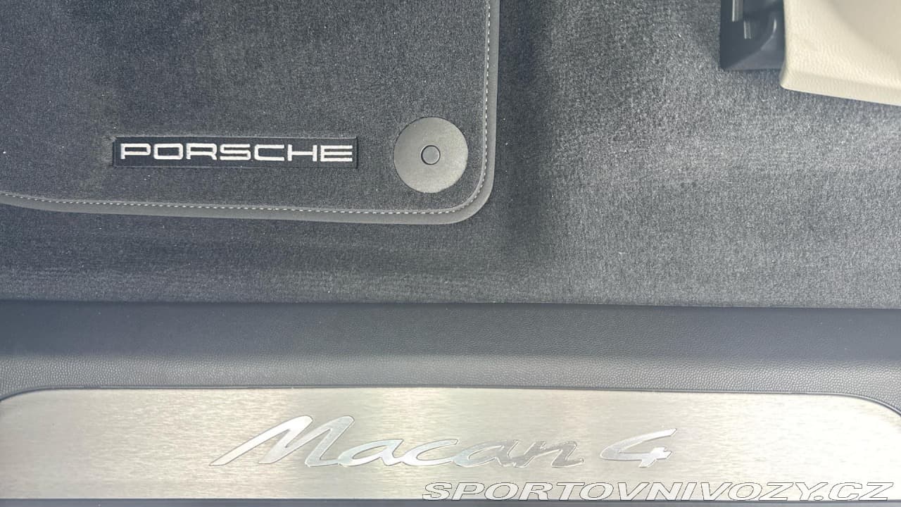 2025 Porsche Macan - 19