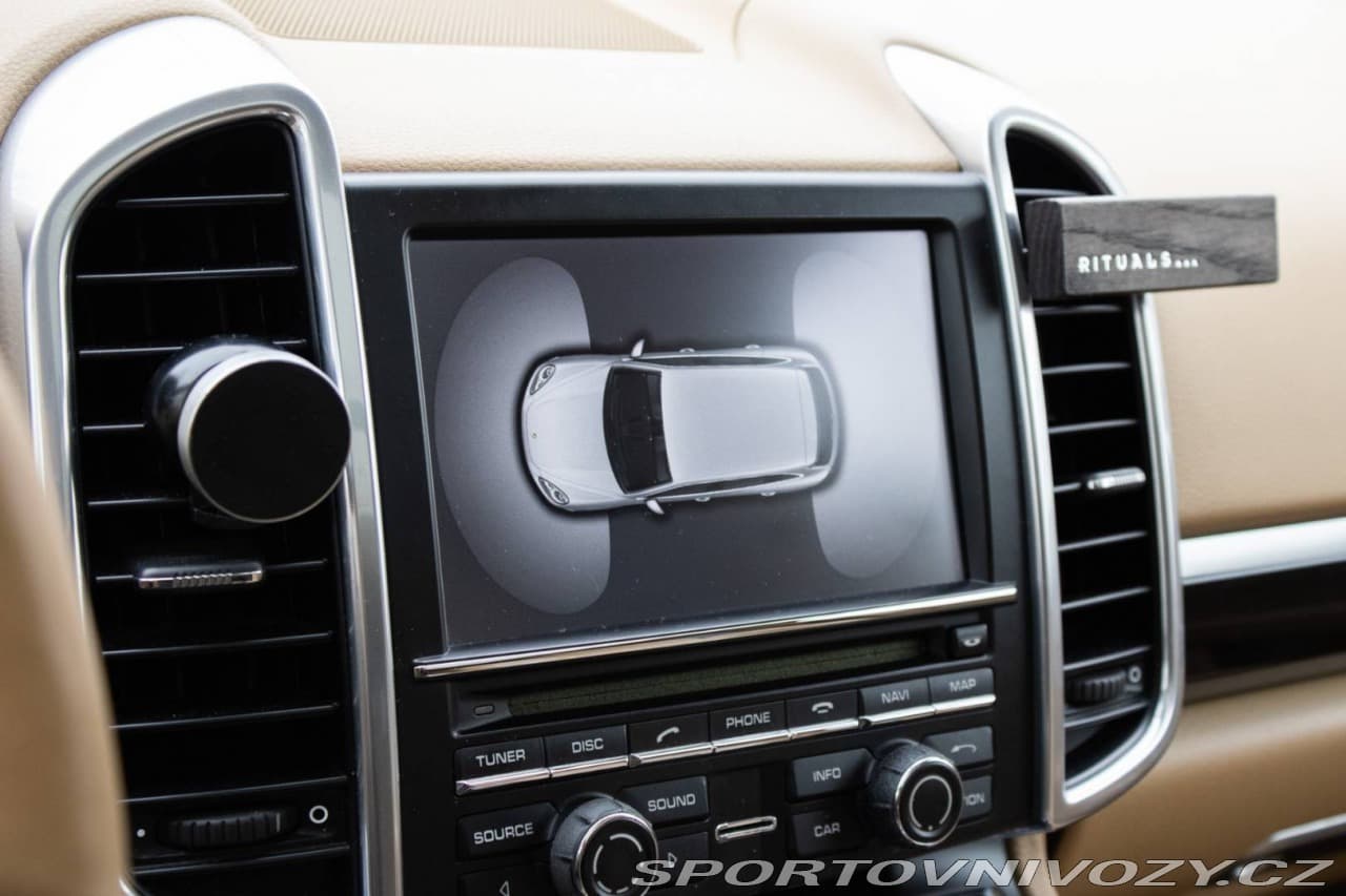 2011 Porsche Cayenne - 10