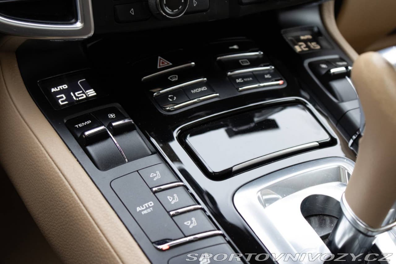 2011 Porsche Cayenne - 11