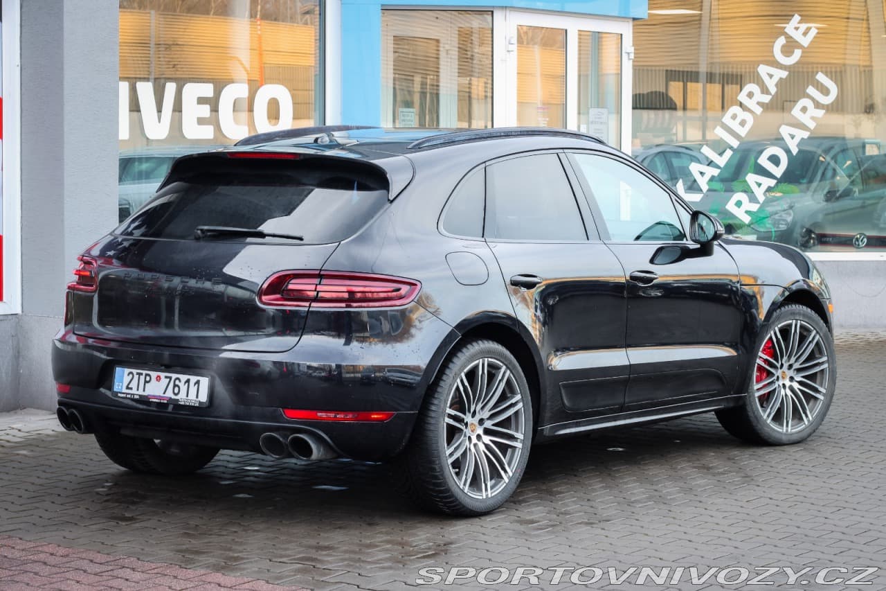 2017 Porsche MACAN - 11