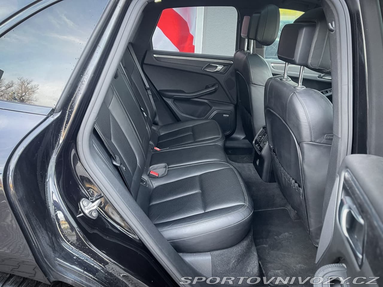 2017 Porsche MACAN - 9