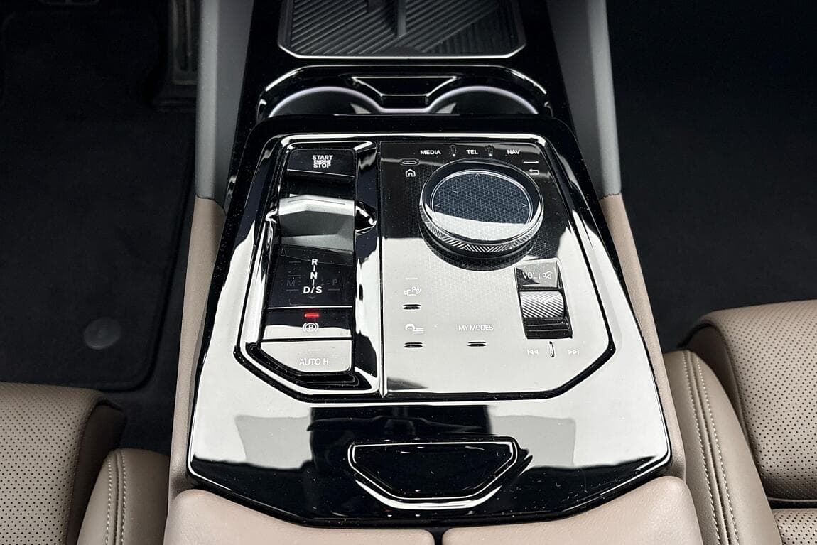 2025 BMW 5-Series - 10