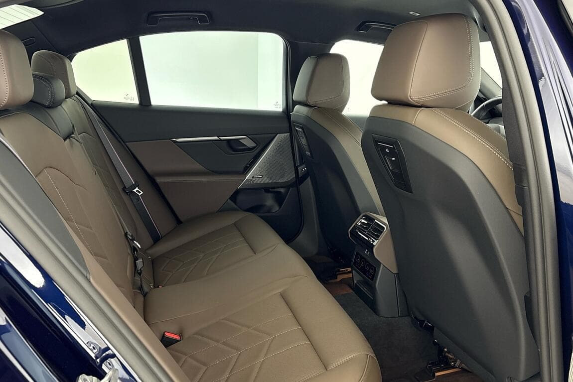 2025 BMW 5-Series - 11