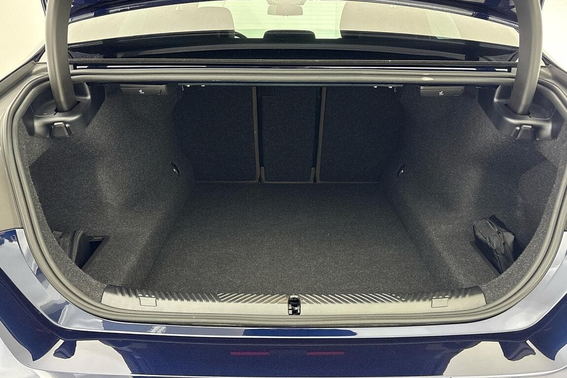 2025 BMW 5-Series - 13