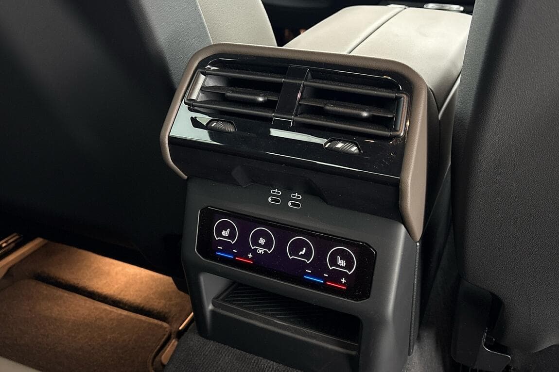 2025 BMW 5-Series - 14