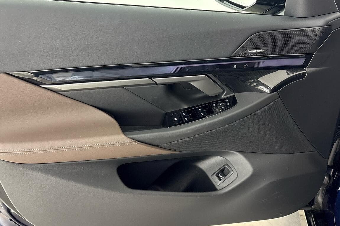 2025 BMW 5-Series - 15