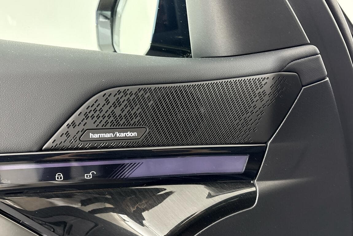 2025 BMW 5-Series - 16