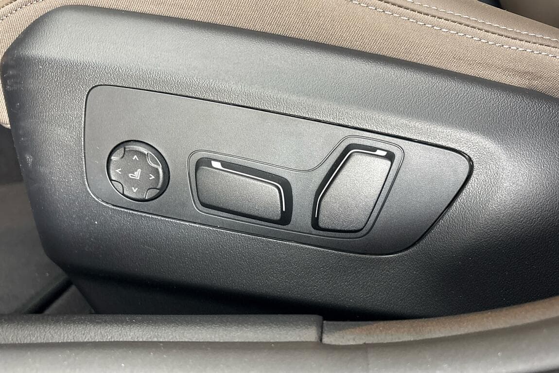 2025 BMW 5-Series - 17