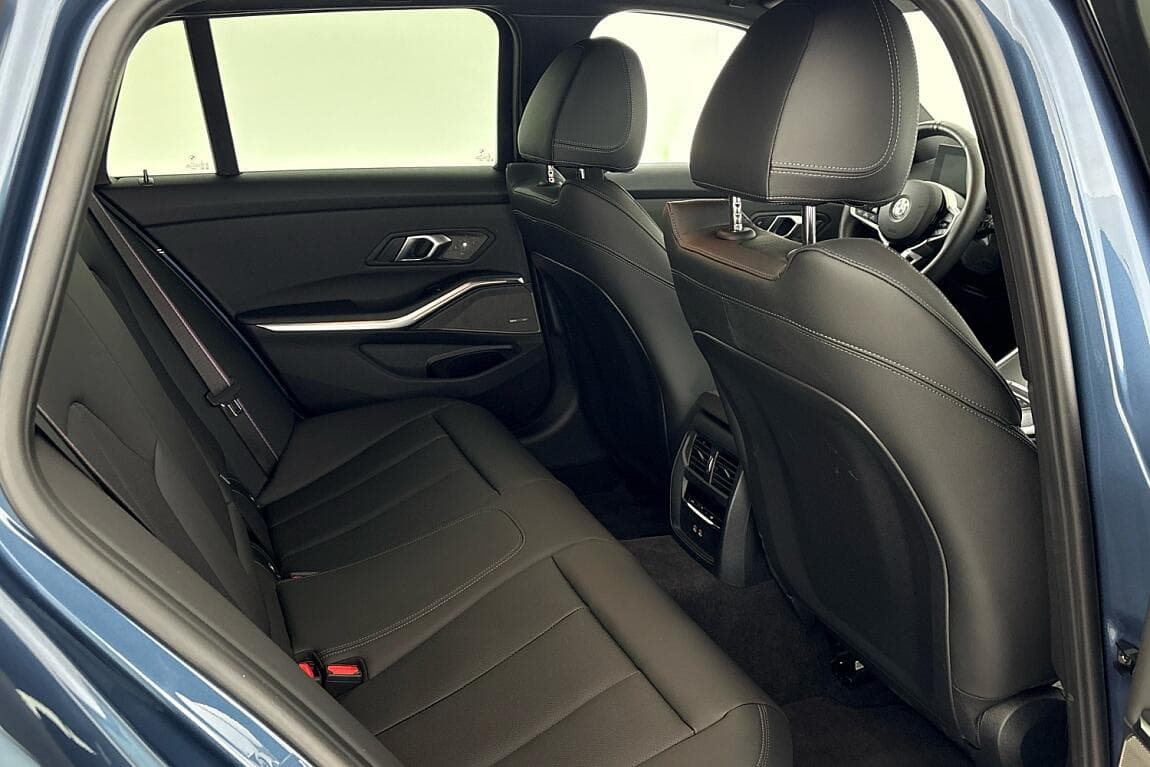 2025 BMW 3-SERIES - 11
