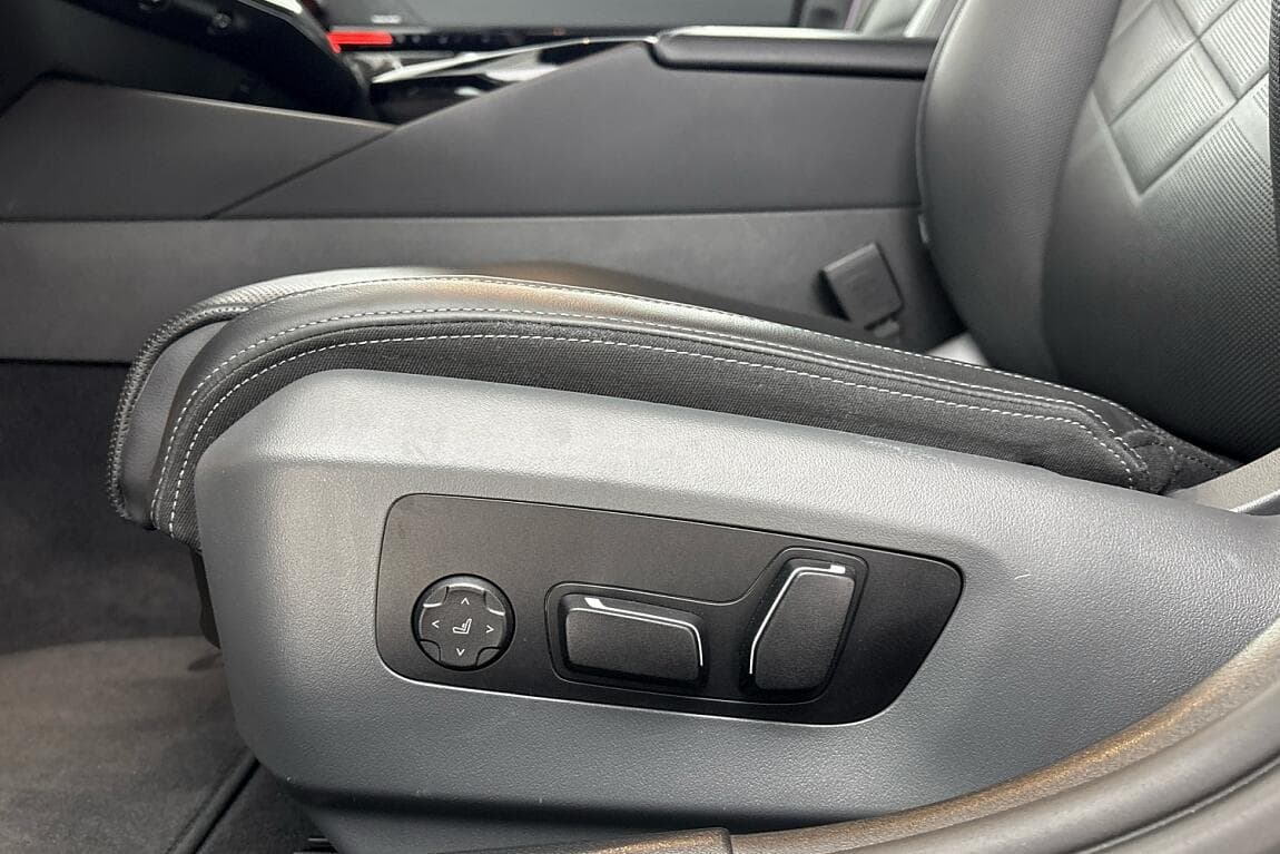 2025 BMW 5-Series - 15