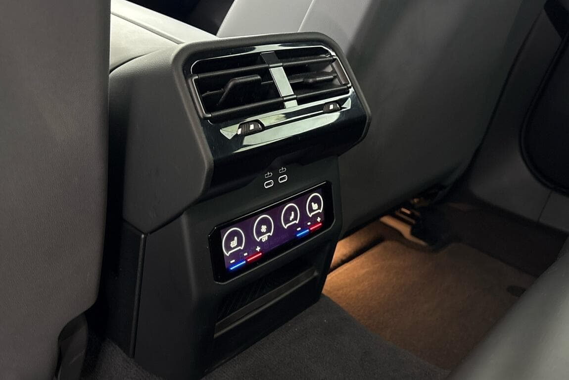 2025 BMW 5-Series - 16