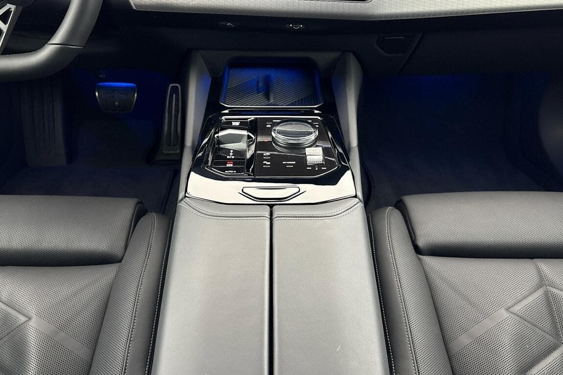 2025 BMW 5-Series - 10