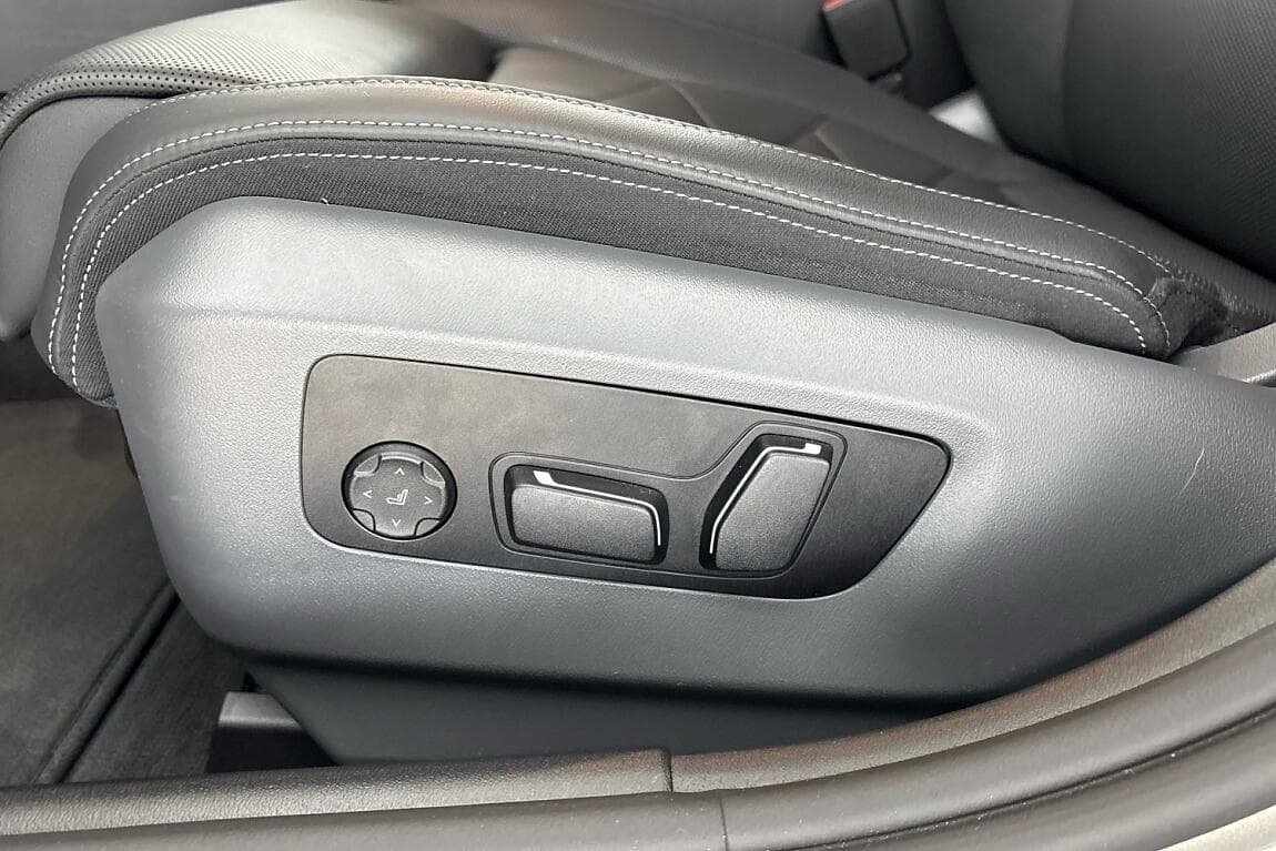 2025 BMW 5-Series - 15