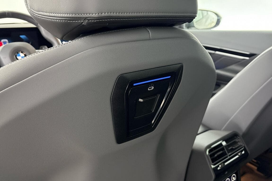 2025 BMW 5-Series - 17