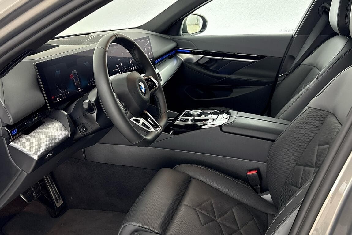 2025 BMW 5-Series - 6