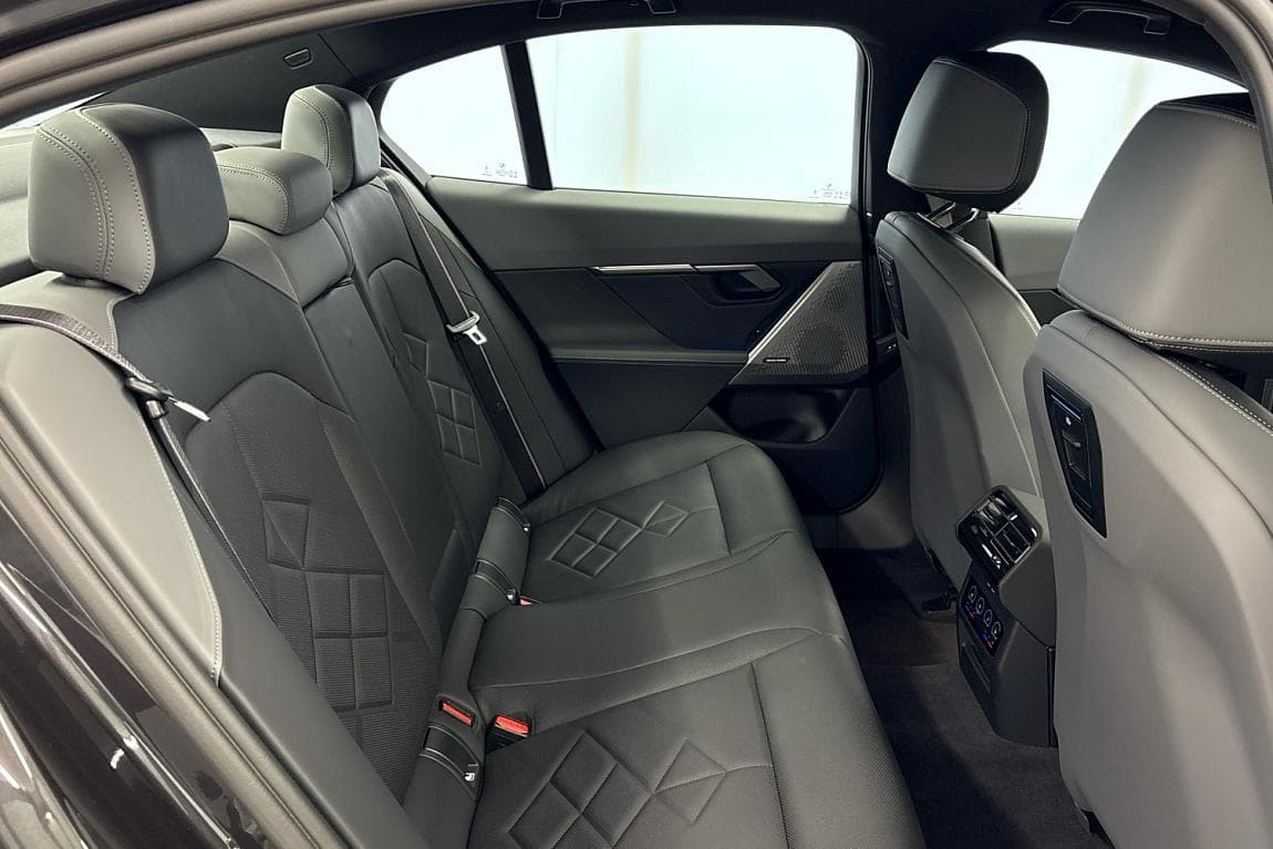 2024 BMW 5-Series - 12