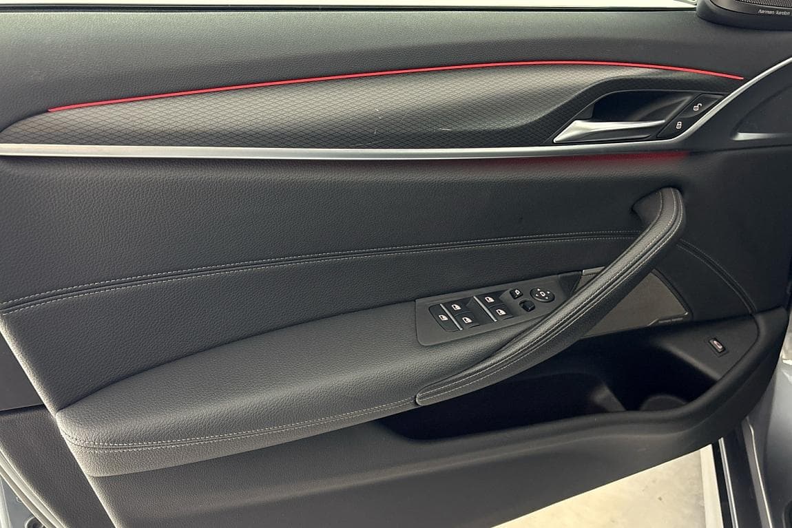 2021 BMW 5-Series - 17