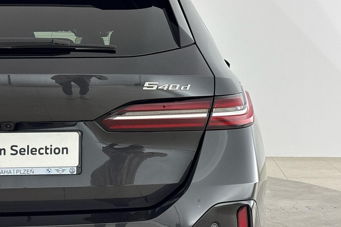 2025 BMW 5-Series - 5