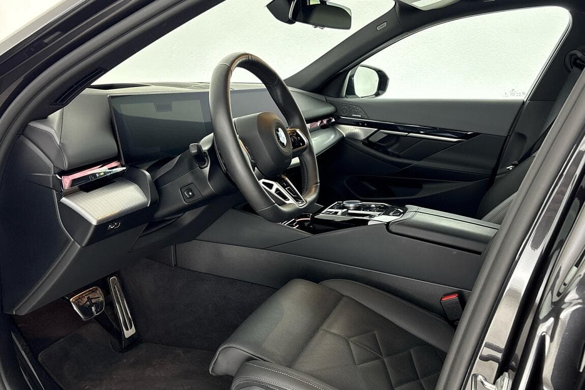 2025 BMW 5-Series - 7