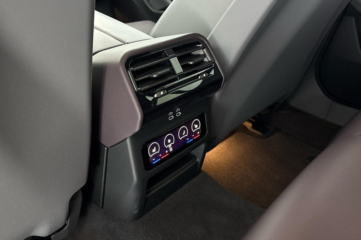 2025 BMW 5-Series - 16