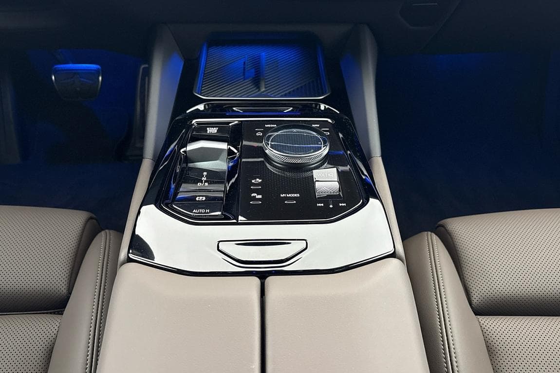 2025 BMW 5-SERIES - 10