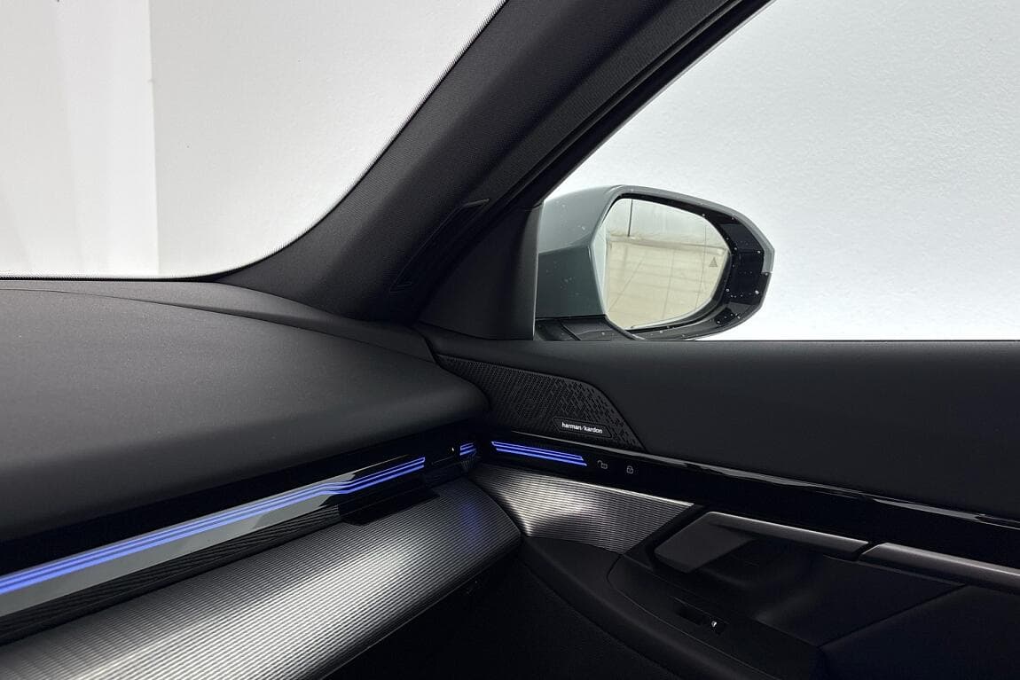 2024 BMW 5-SERIES - 17