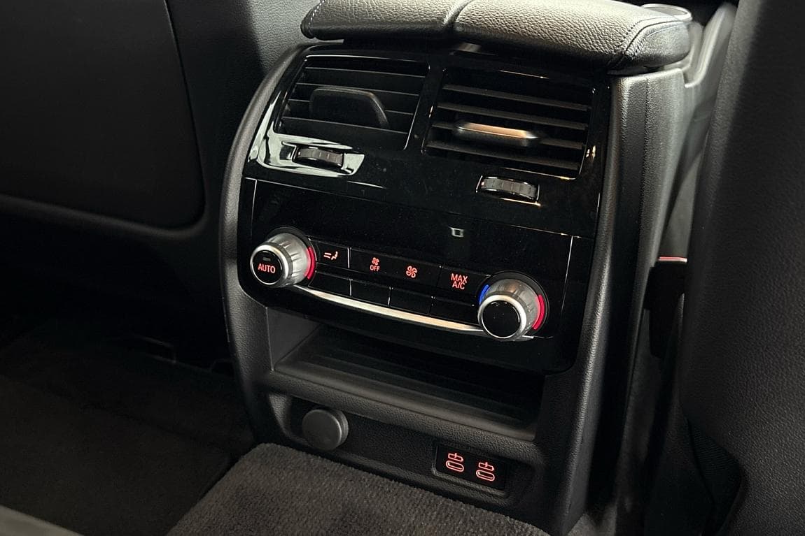 2022 BMW 5-Series - 66