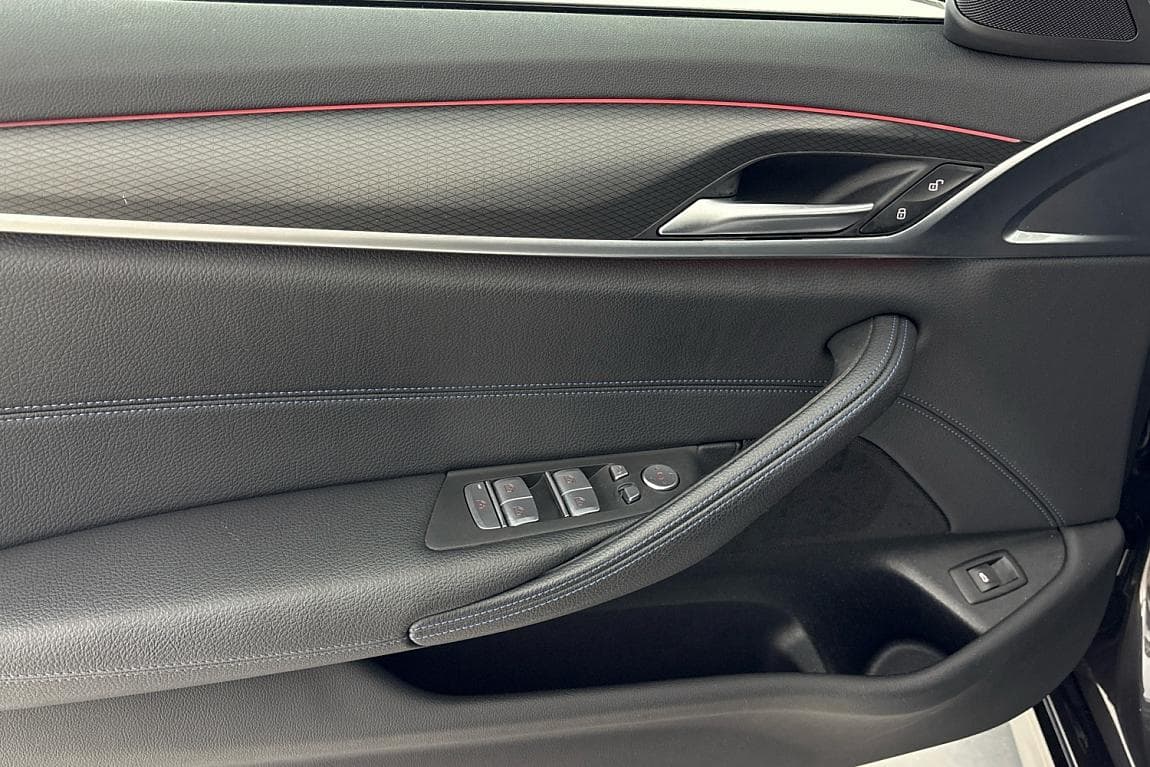 2022 BMW 5-Series - 71