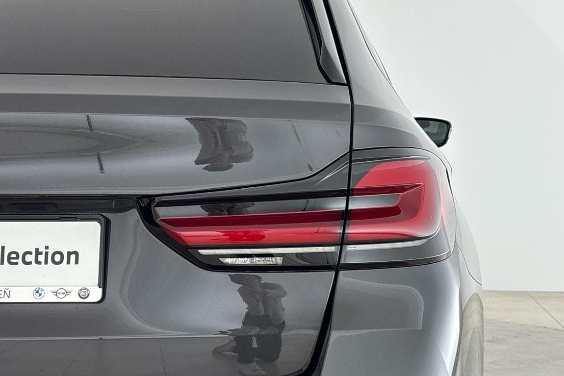 2022 BMW 5-Series - 16