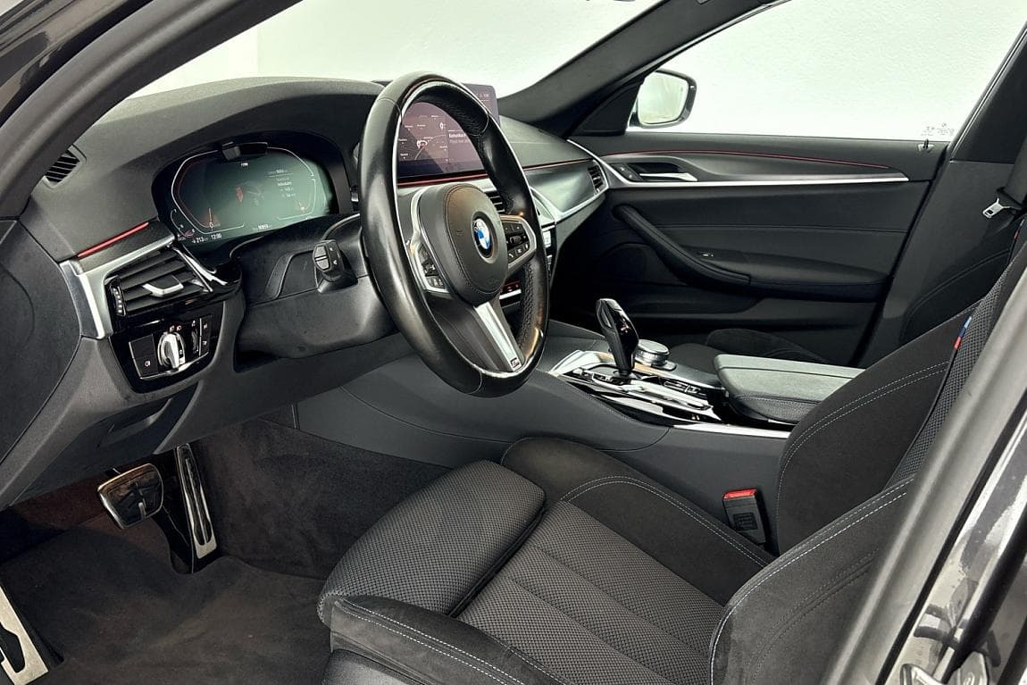 2022 BMW 5-Series - 26