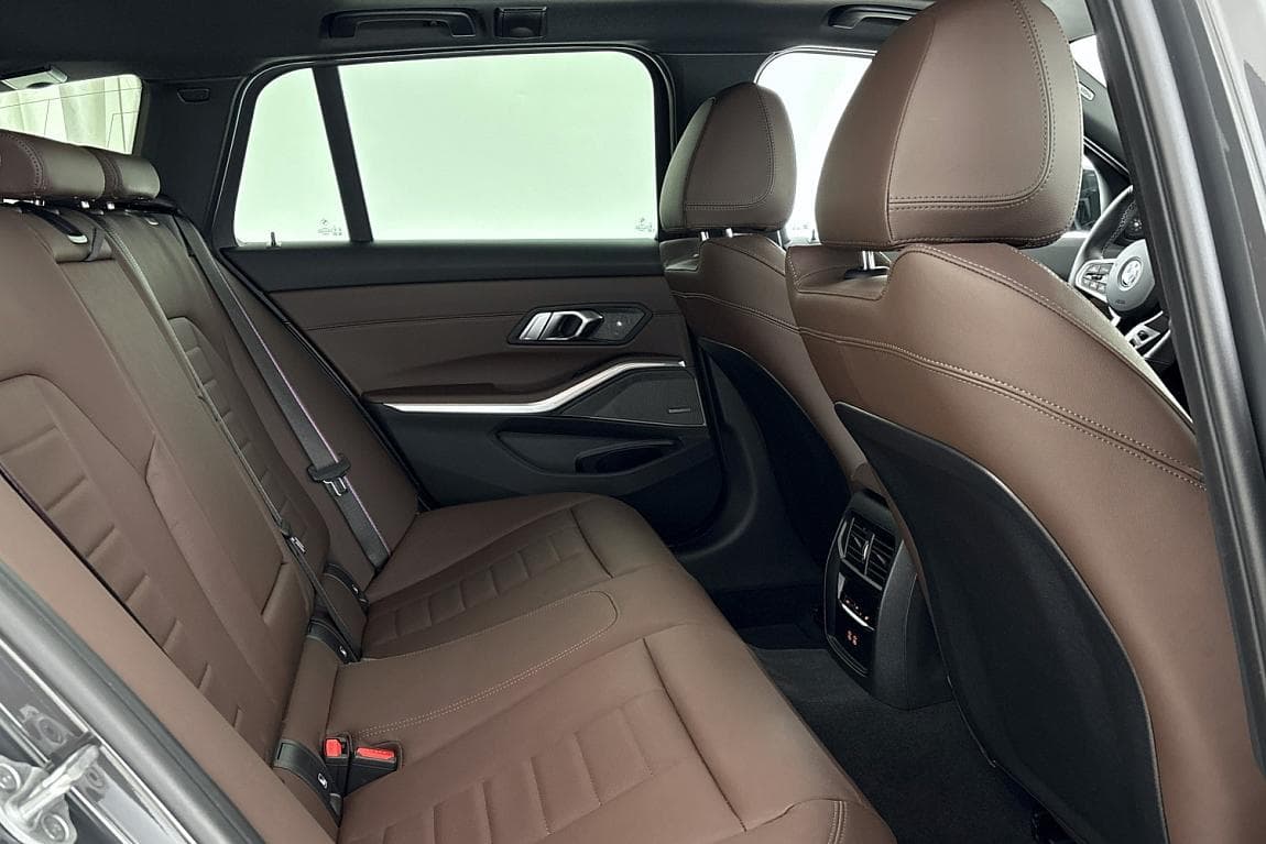 2025 BMW 3-Series - 11