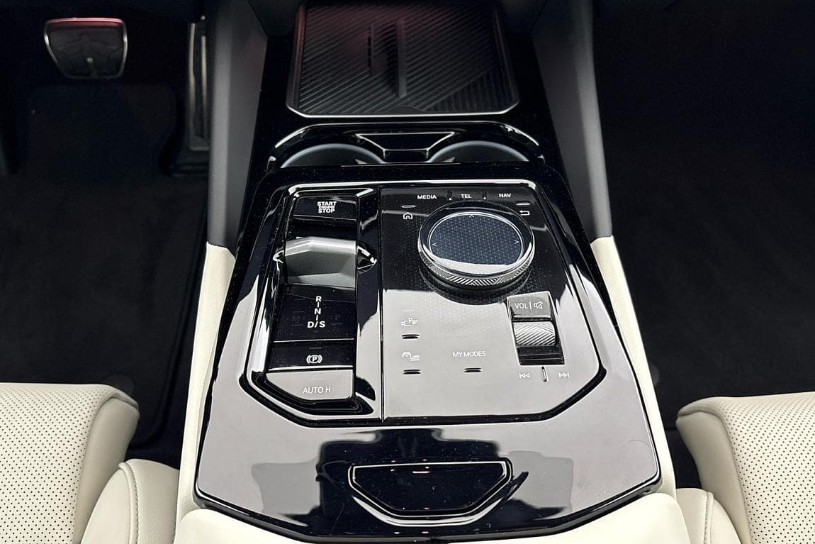 2025 BMW 5-Series - 10