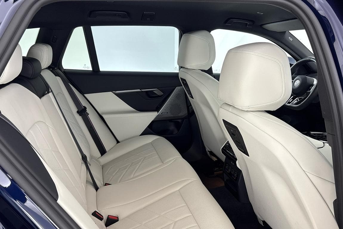 2025 BMW 5-Series - 11