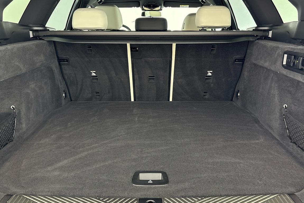 2025 BMW 5-Series - 13