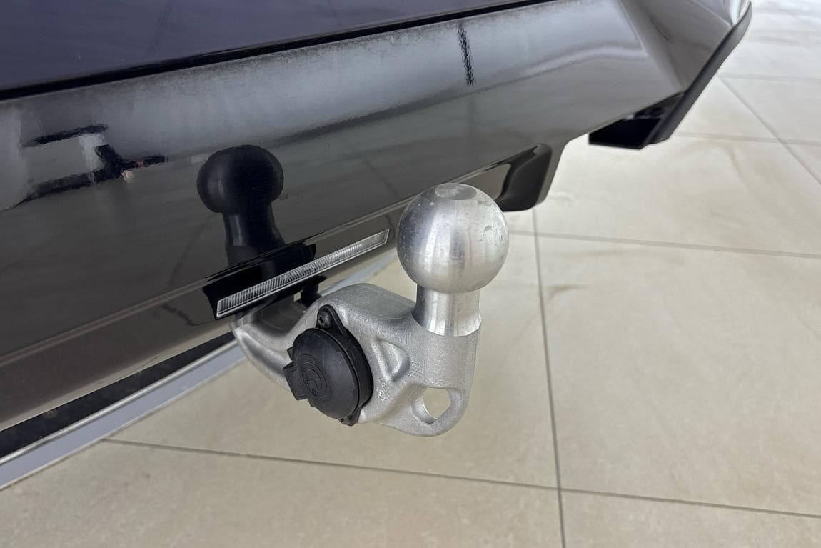 2025 BMW 5-Series - 16