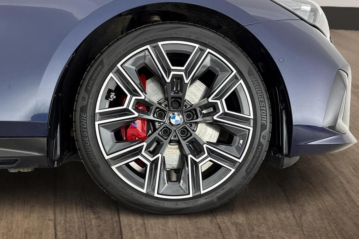 2025 BMW 5-Series - 5