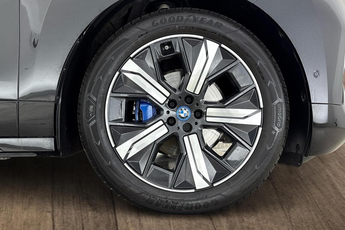 2024 BMW Ix - 21
