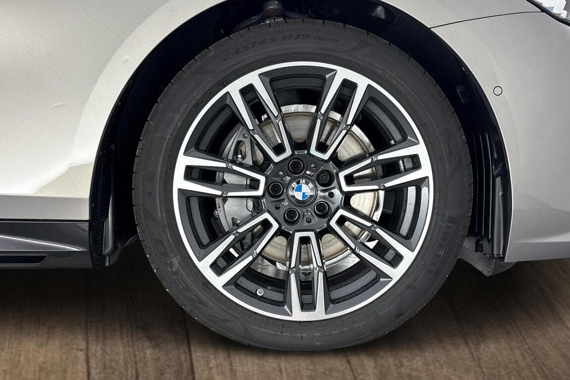 2025 BMW 5-Series - 5