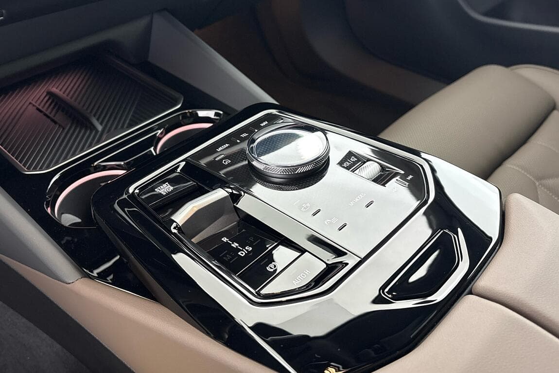 2026 BMW 5-Series - 19